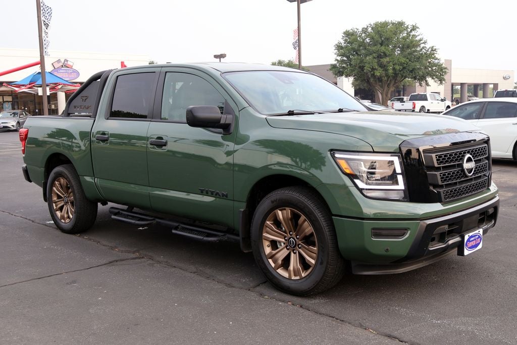 2024 Nissan Titan SV