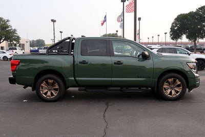 2024 Nissan Titan SV