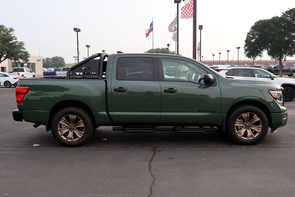 2024 Nissan Titan SV