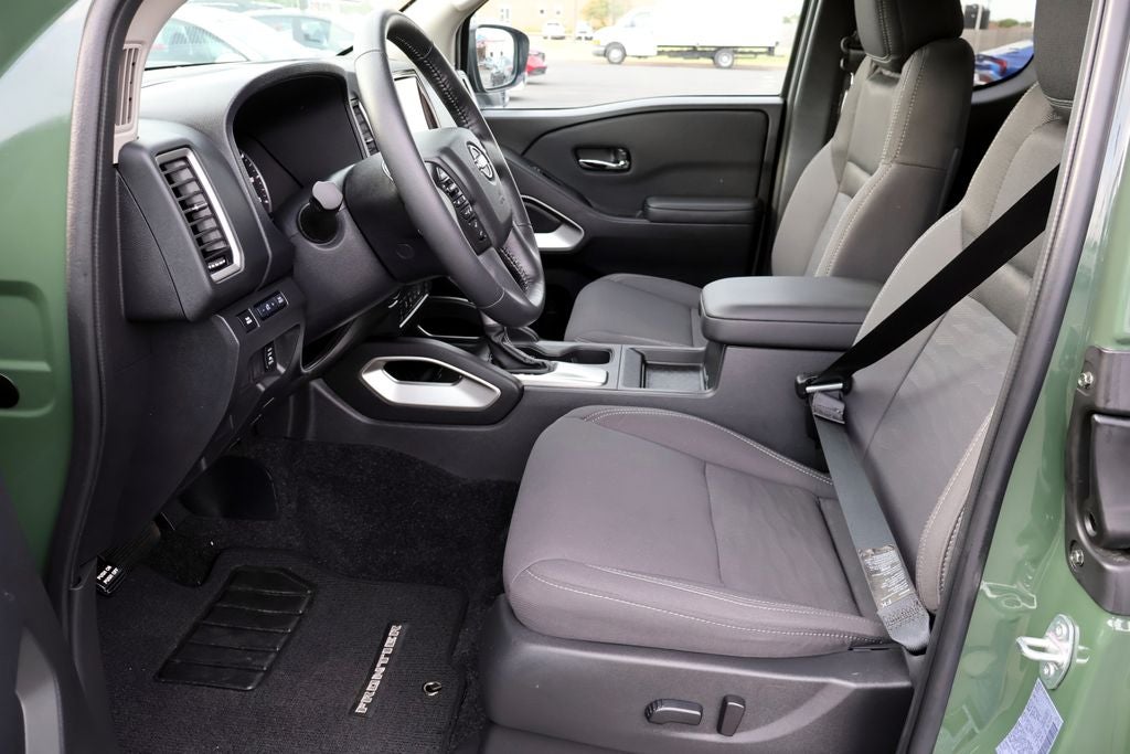 2024 Nissan Frontier SV