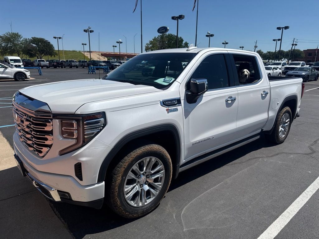 2022 GMC Sierra 4WD Crew Cab Short Box Denali's photo