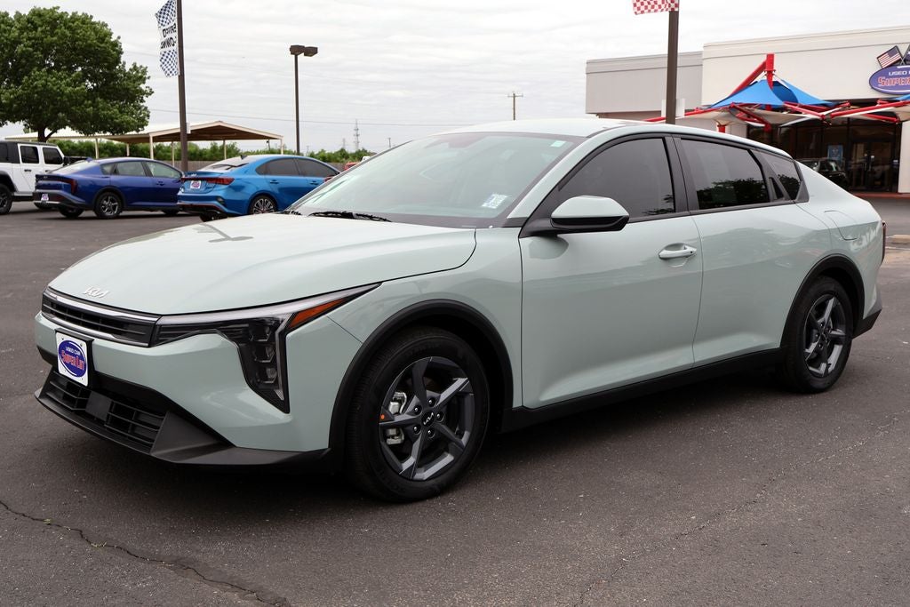 2025 Kia K4 LXS