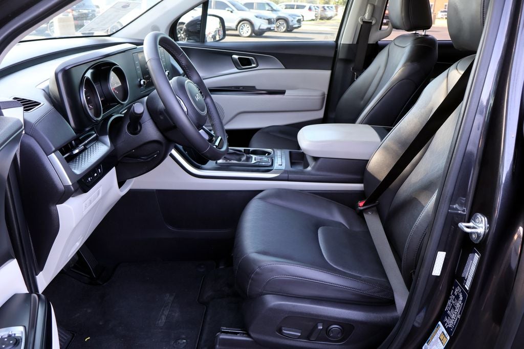 2024 Kia Carnival LX