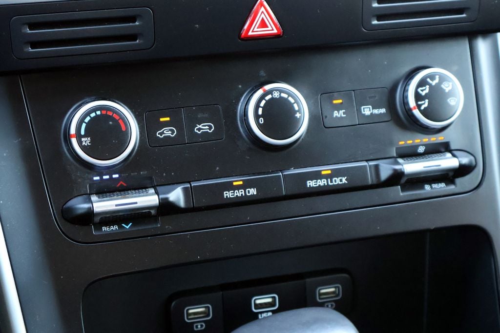 2024 Kia Carnival LX
