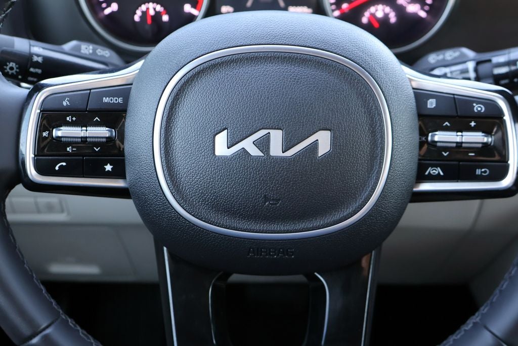 2024 Kia Carnival LX